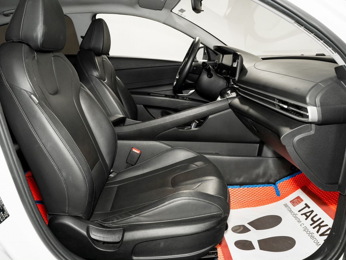 Hyundai Elantra 2023 - фото автомобиля