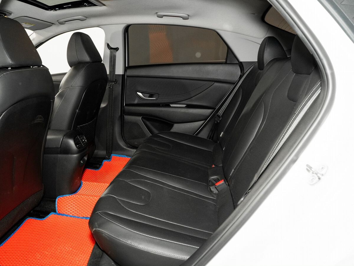 Hyundai Elantra 2023 - фото автомобиля