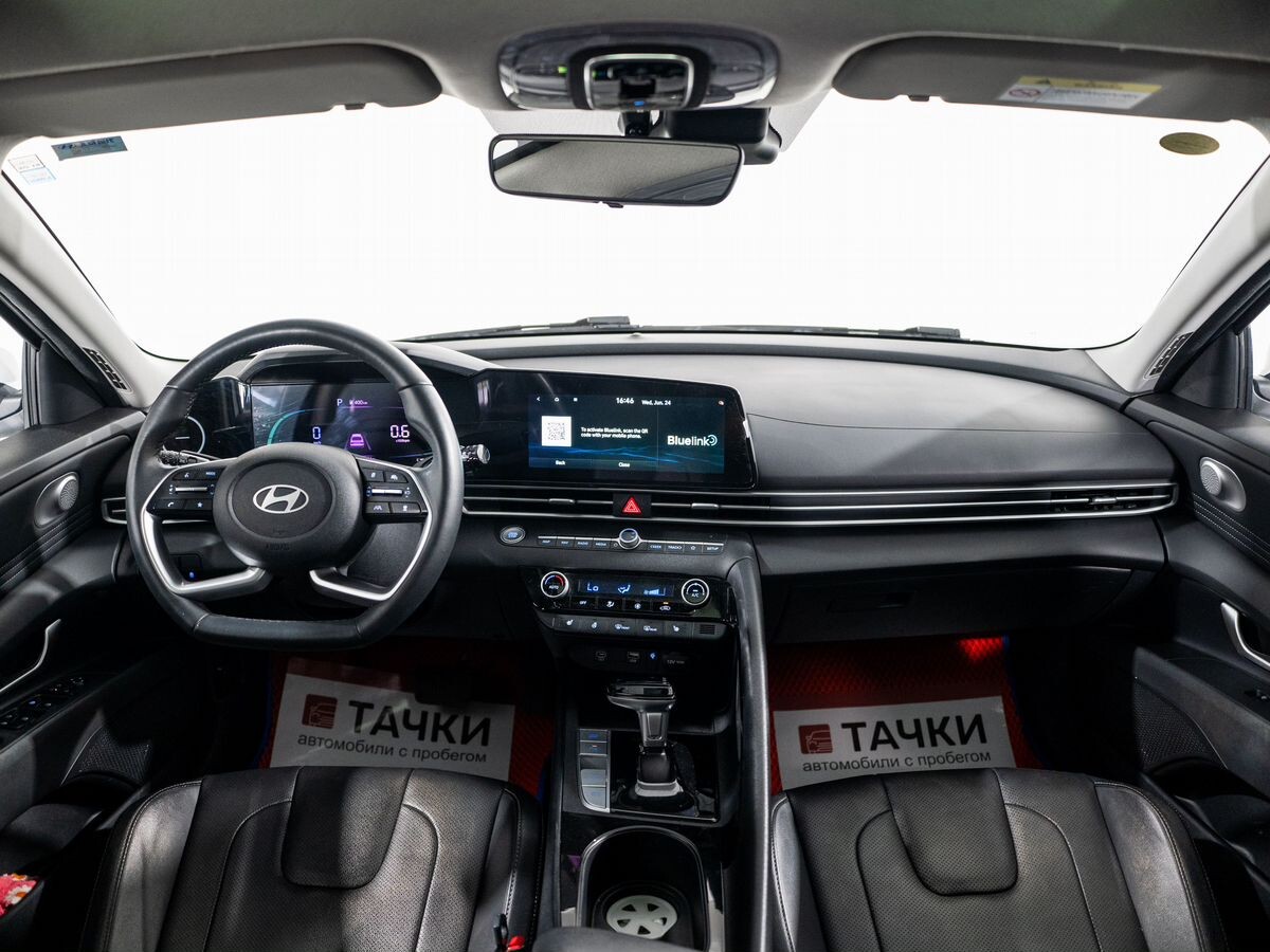 Hyundai Elantra 2023 - фото автомобиля