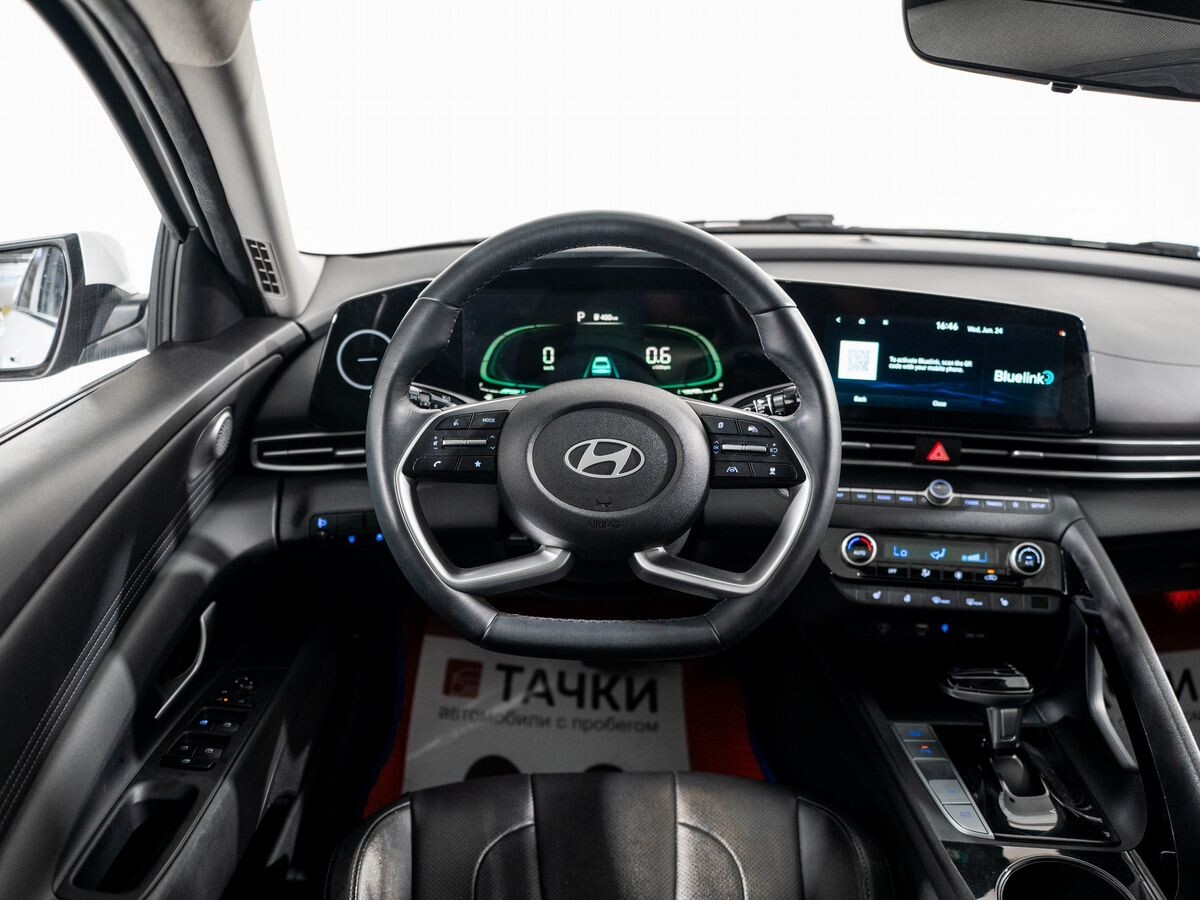 Hyundai Elantra 2023 - фото автомобиля