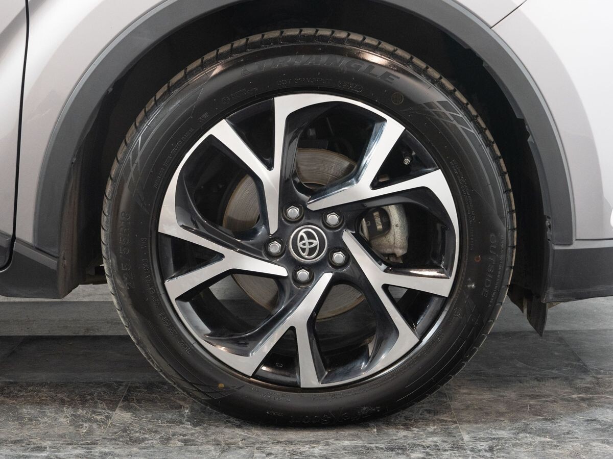 Toyota C-HR 2018 - фото автомобиля