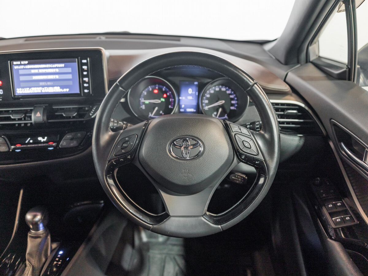 Toyota C-HR 2018 - фото автомобиля