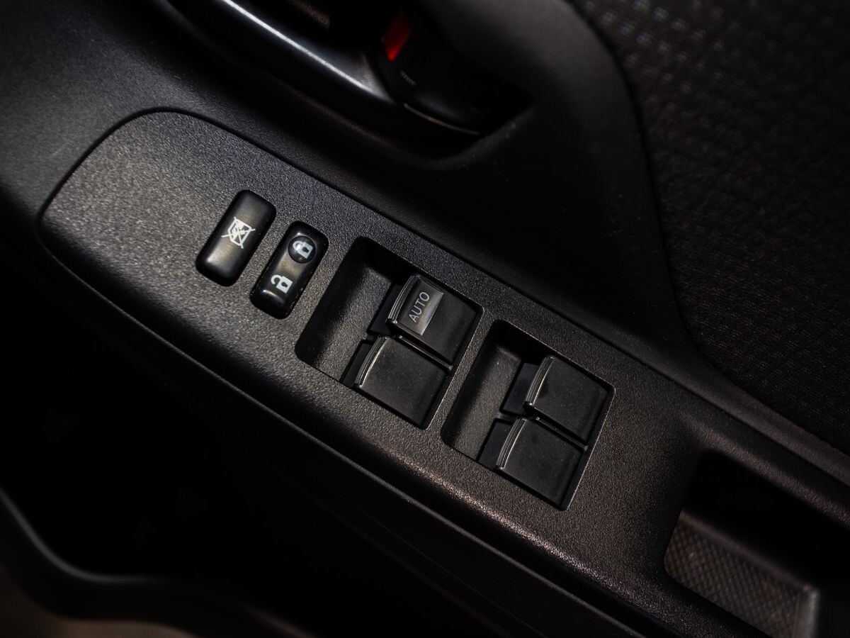 Toyota Vitz 2018 - фото автомобиля