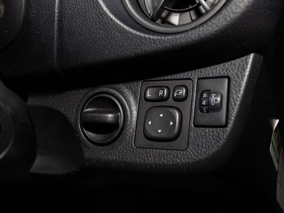 Toyota Vitz 2018 - фото автомобиля