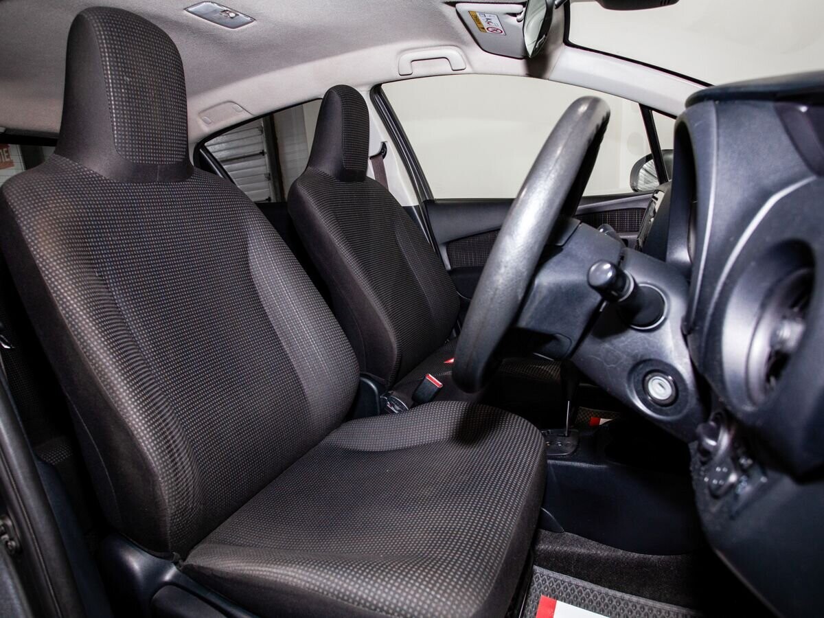 Toyota Vitz 2018 - фото автомобиля