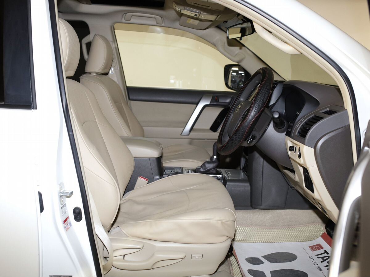 Toyota Land Cruiser Prado 2019 - фото автомобиля