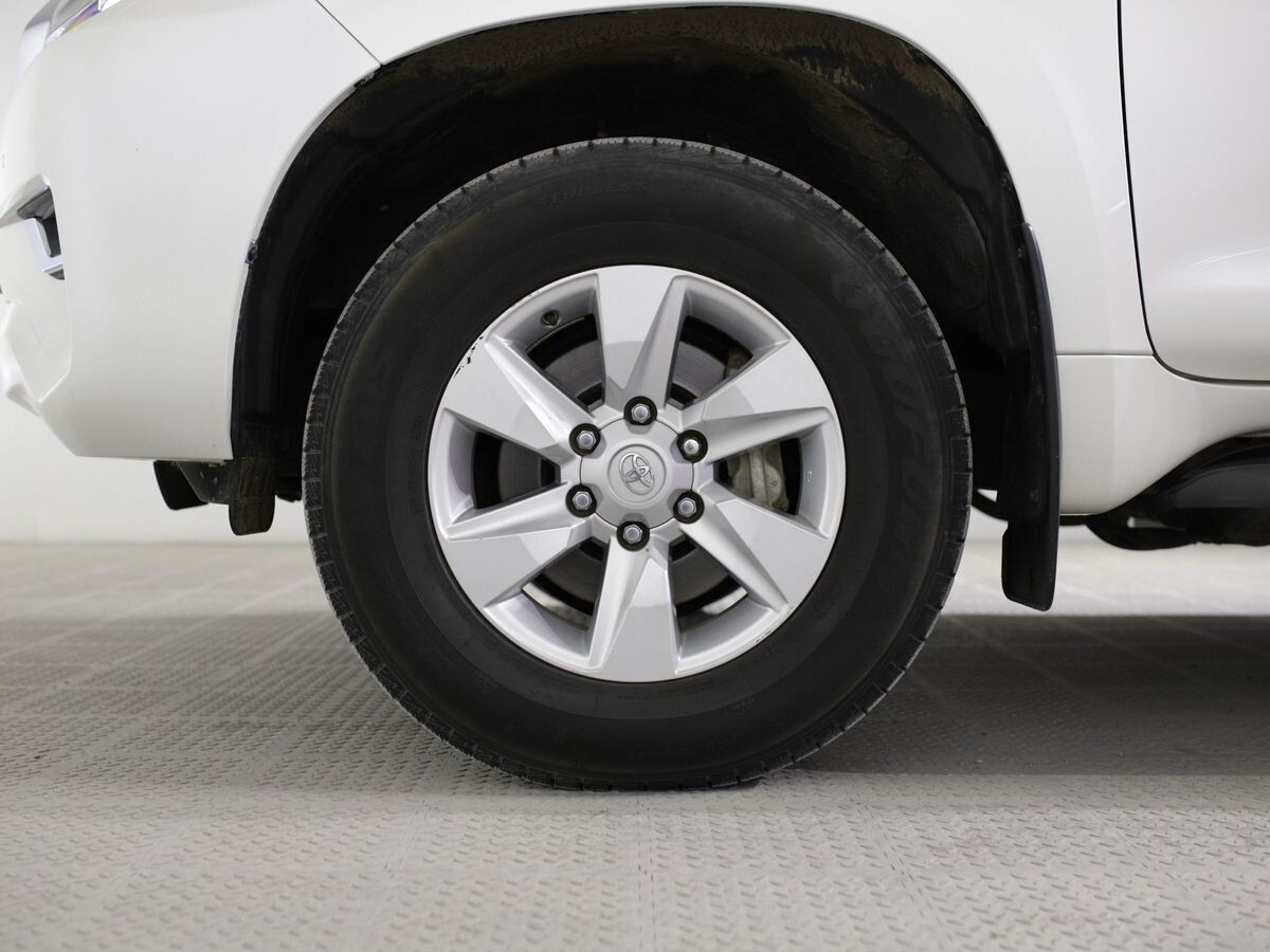 Toyota Land Cruiser Prado 2019 - фото автомобиля