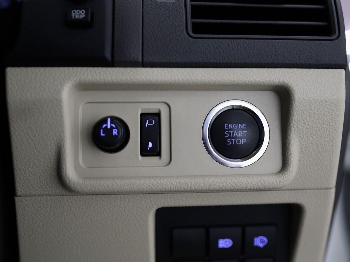Toyota Land Cruiser Prado 2019 - фото автомобиля