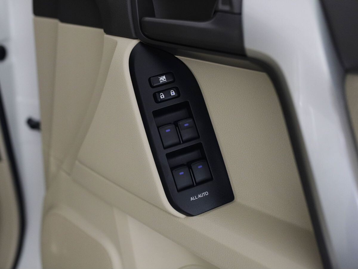 Toyota Land Cruiser Prado 2019 - фото автомобиля