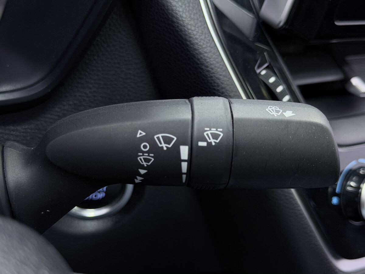 Toyota Corolla 2023 - фото автомобиля