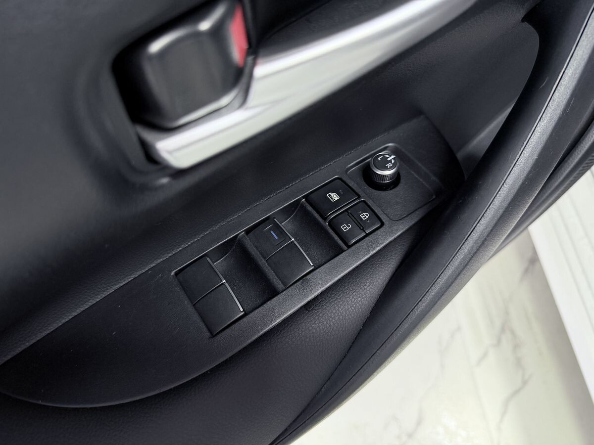 Toyota Corolla 2023 - фото автомобиля