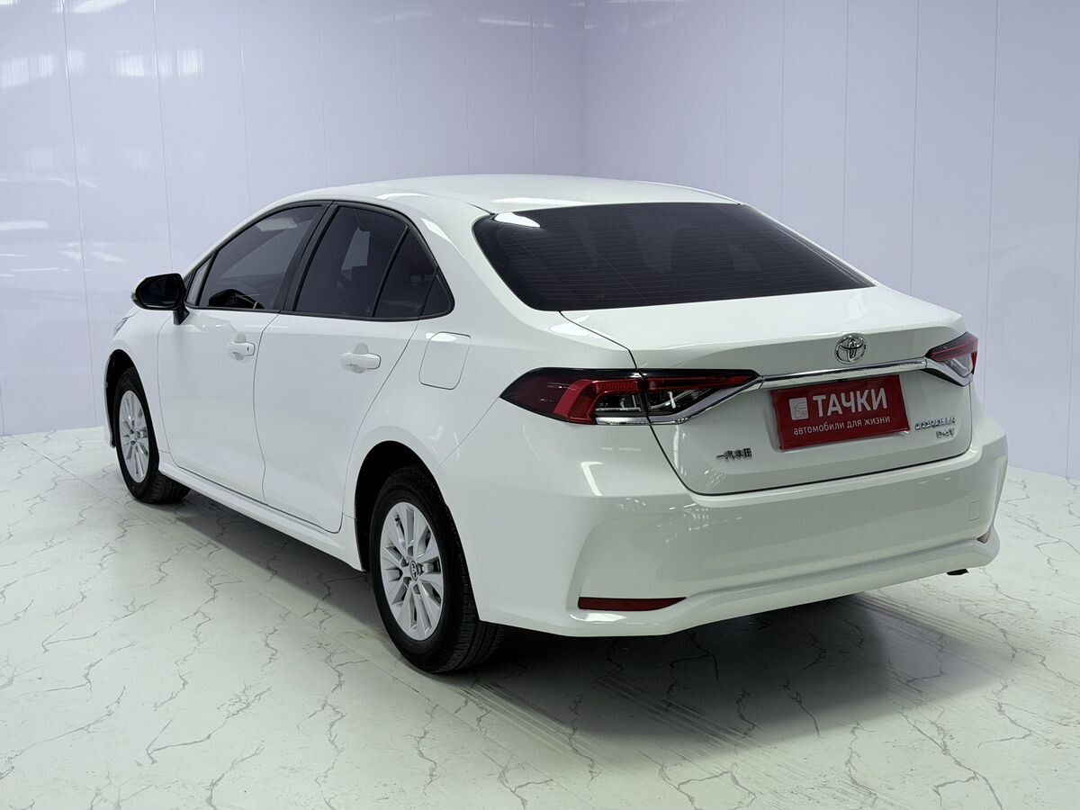 Toyota Corolla 2022 - фото автомобиля