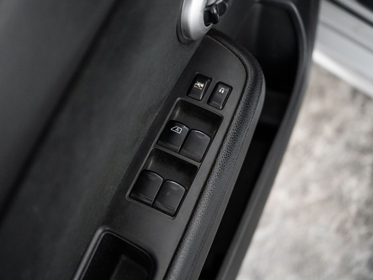 Nissan Tiida 2011 - фото автомобиля