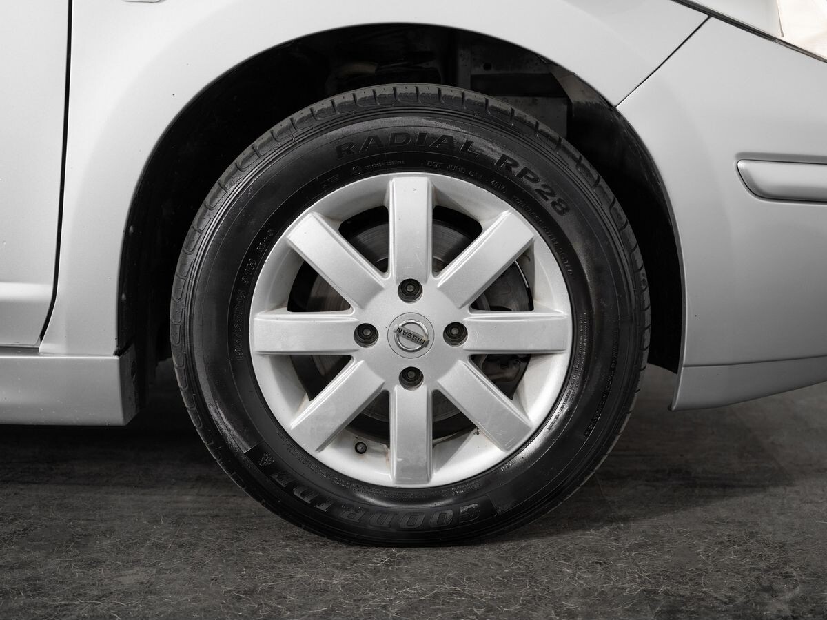 Nissan Tiida 2011 - фото автомобиля