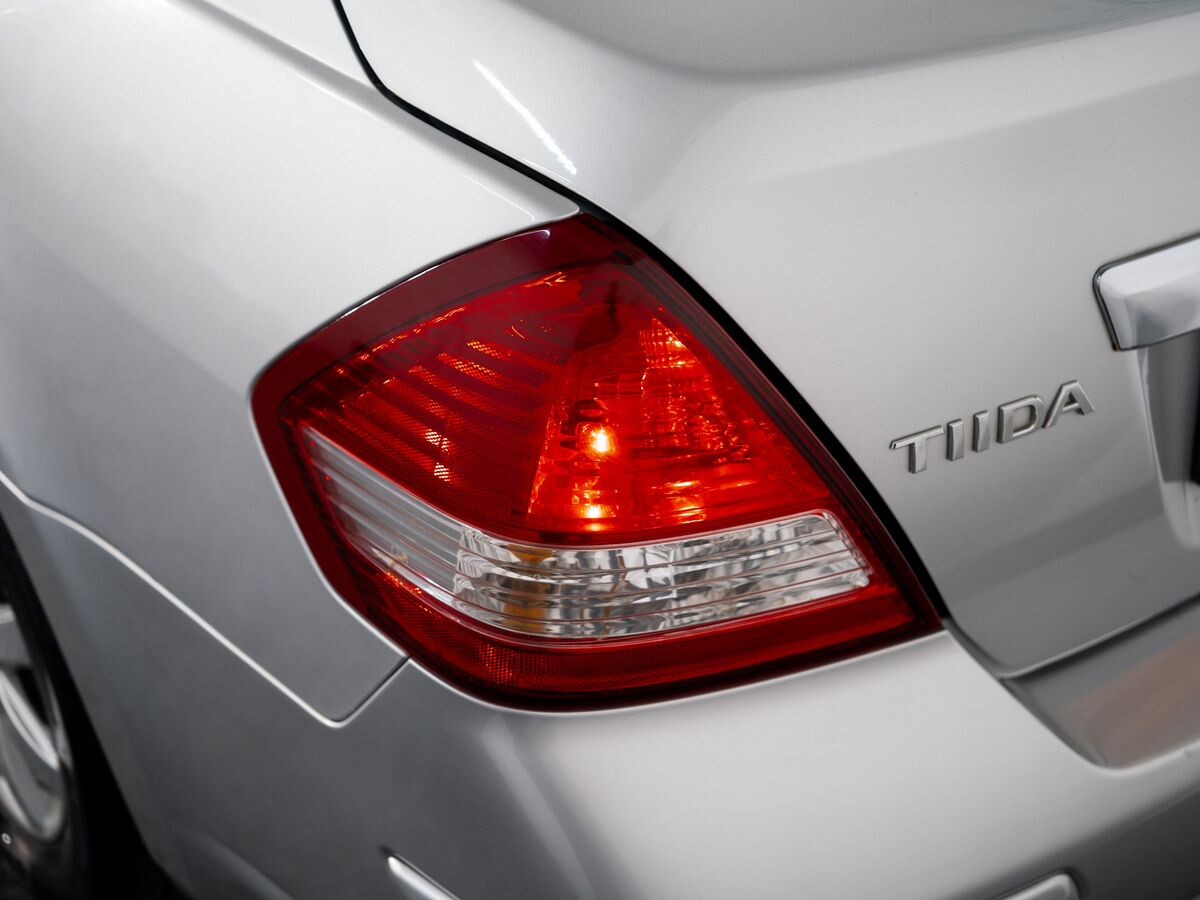 Nissan Tiida 2011 - фото автомобиля