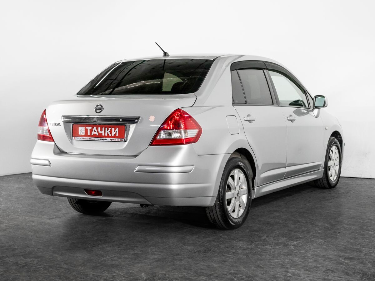 Nissan Tiida 2011 - фото автомобиля