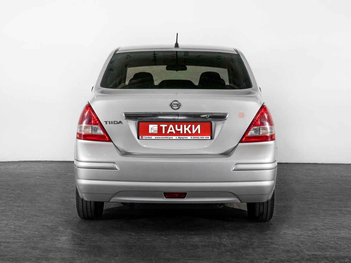 Nissan Tiida 2011 - фото автомобиля