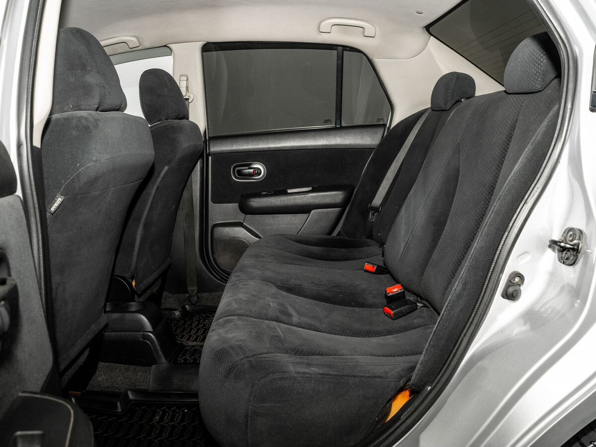 Nissan Tiida 2011 - фото автомобиля