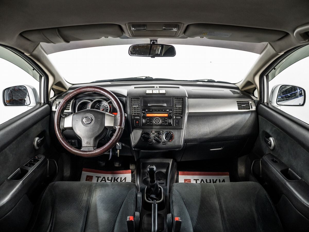 Nissan Tiida 2011 - фото автомобиля
