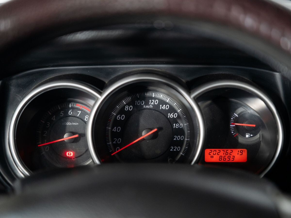 Nissan Tiida 2011 - фото автомобиля