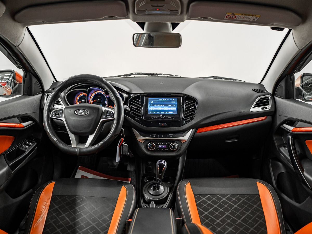 Лада Веста Кросс 2019 - фото автомобиля