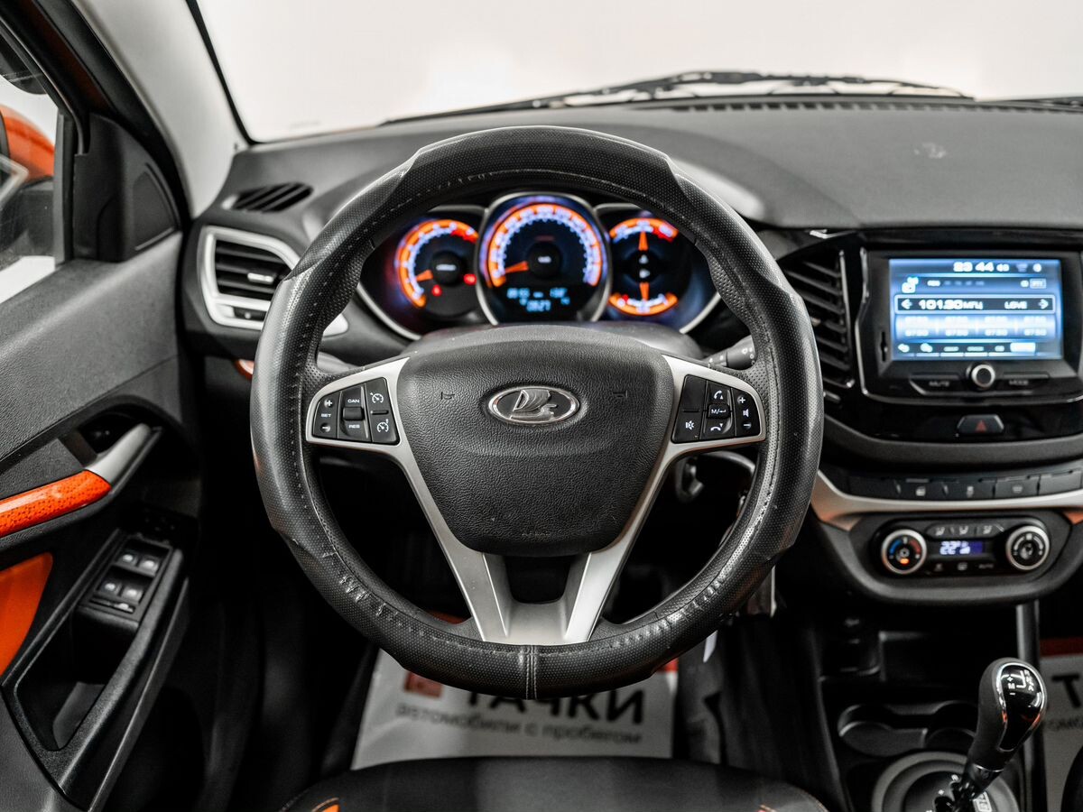 Лада Веста Кросс 2019 - фото автомобиля