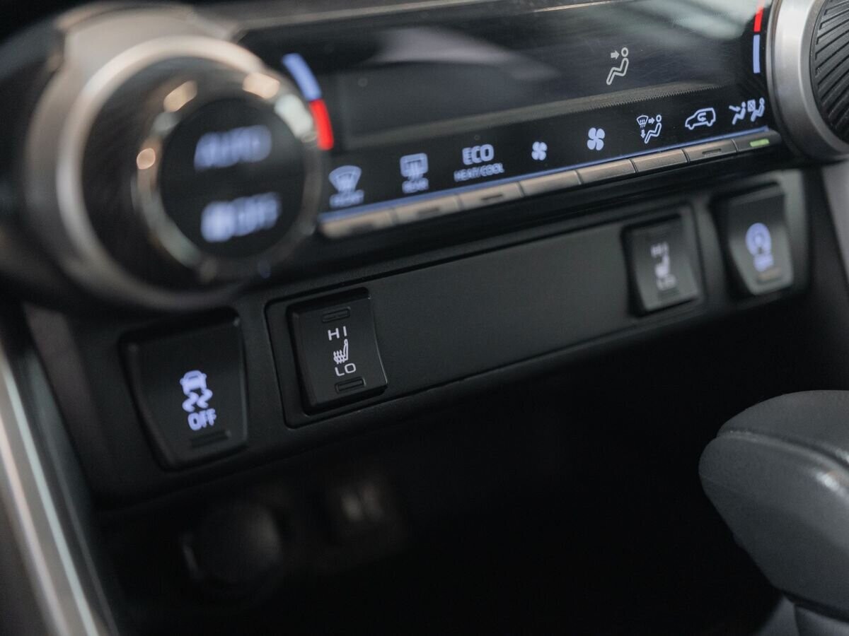 Toyota RAV4 2020 - фото автомобиля