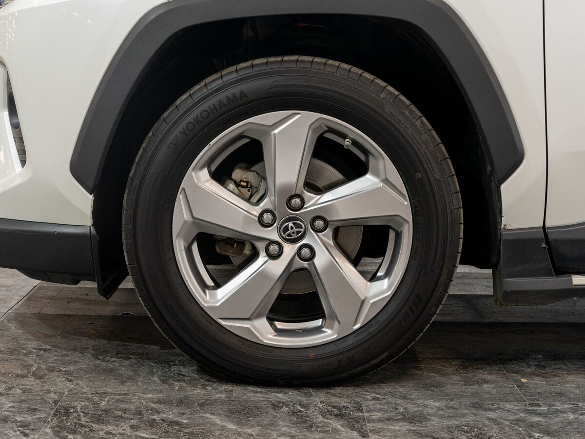 Toyota RAV4 2020 - фото автомобиля