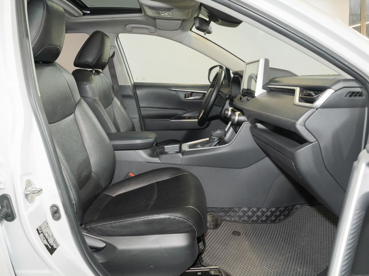 Toyota RAV4 2020 - фото автомобиля