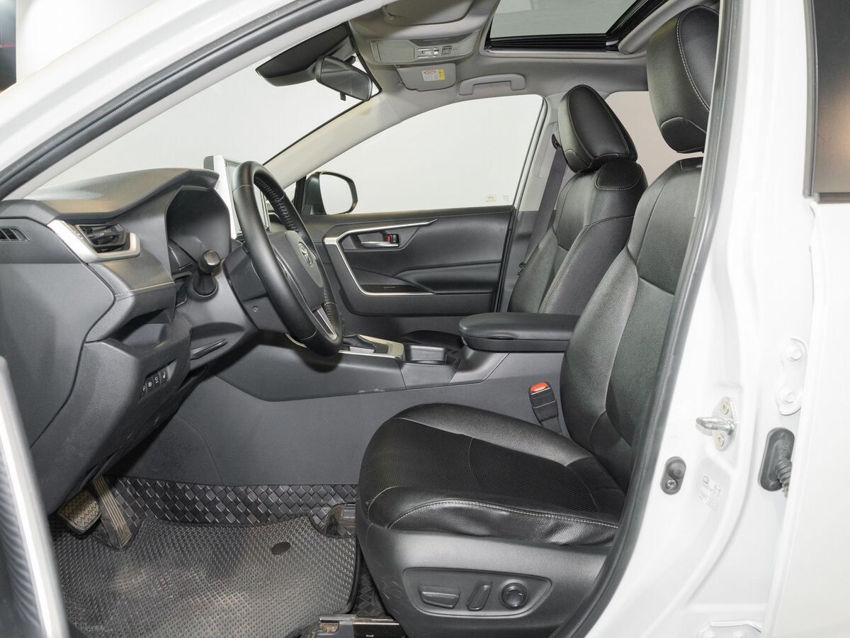 Toyota RAV4 2020 - фото автомобиля