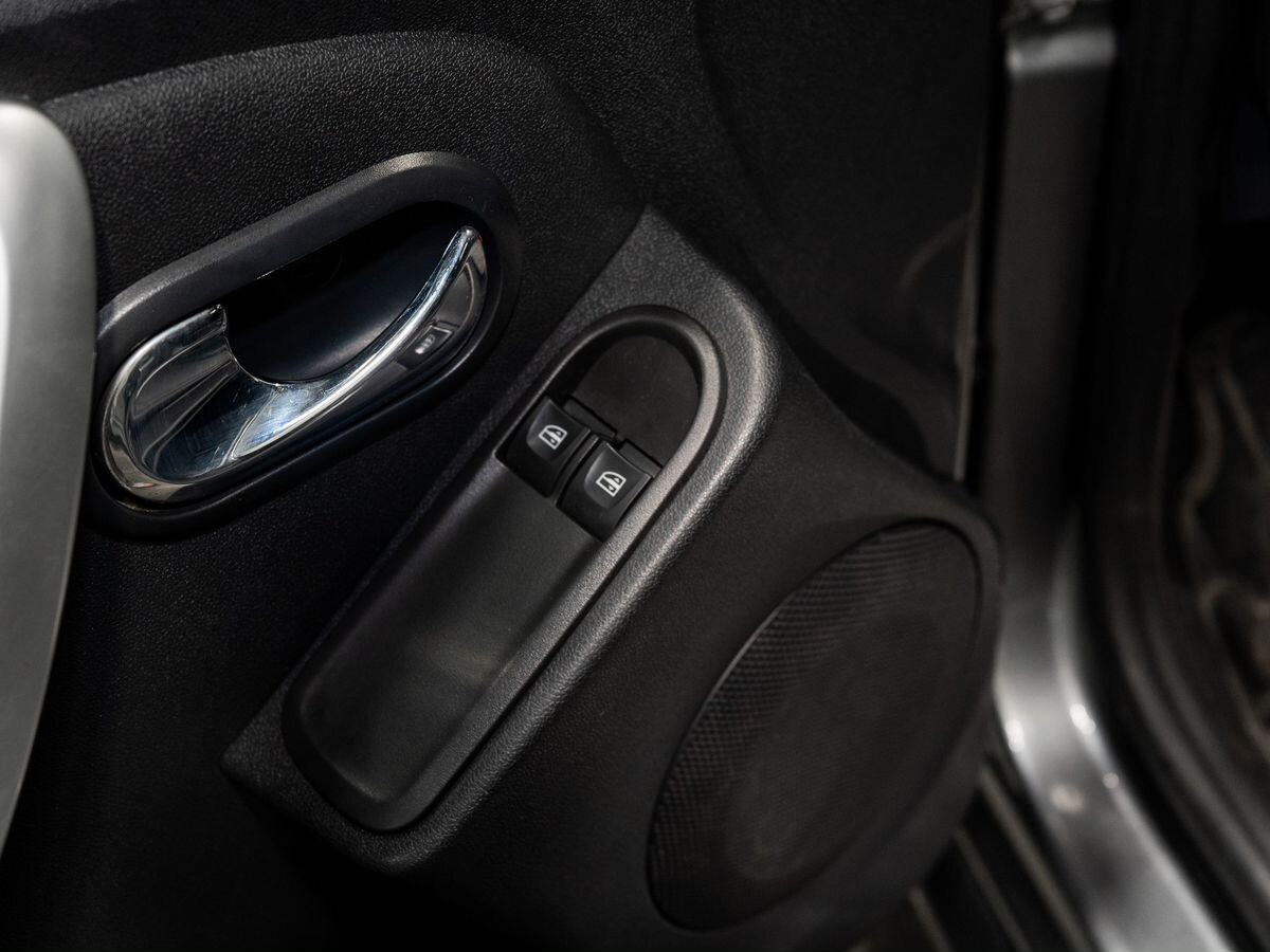Nissan Terrano 2018 - фото автомобиля
