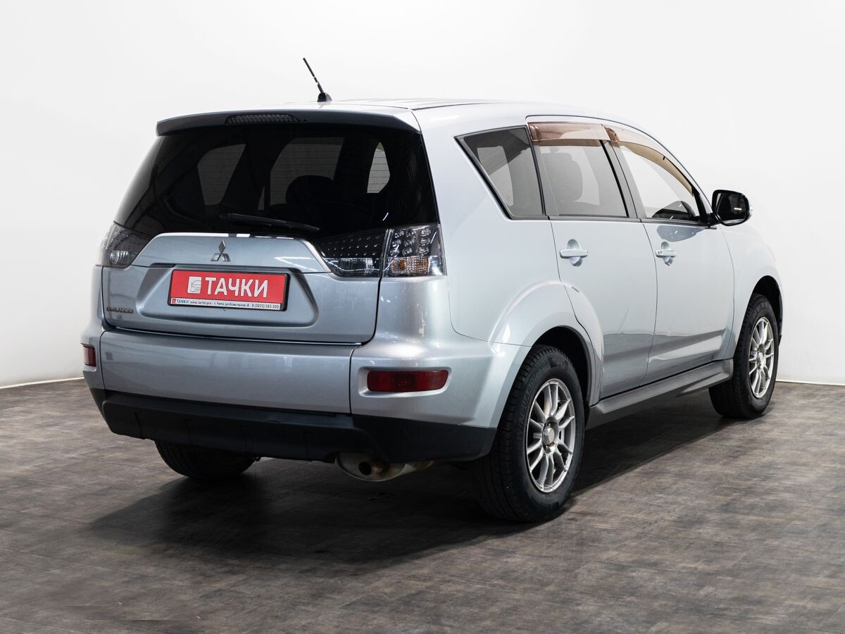Mitsubishi Outlander 2010 - фото автомобиля