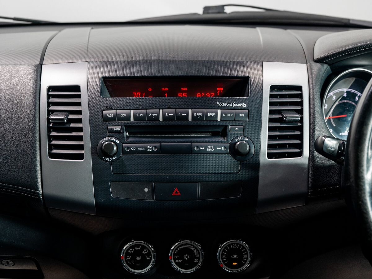 Mitsubishi Outlander 2010 - фото автомобиля