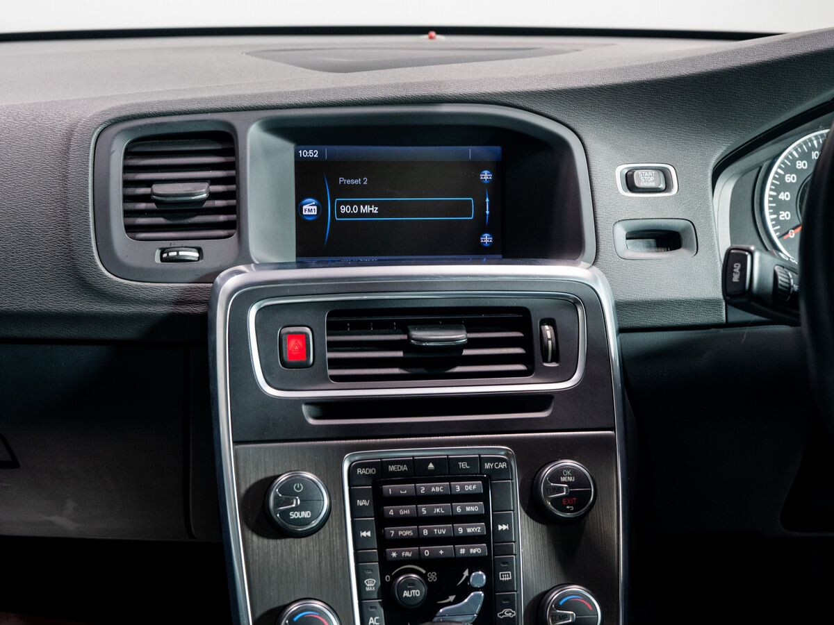 Volvo V60 2011 - фото автомобиля