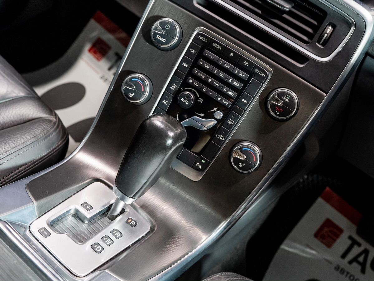 Volvo V60 2011 - фото автомобиля