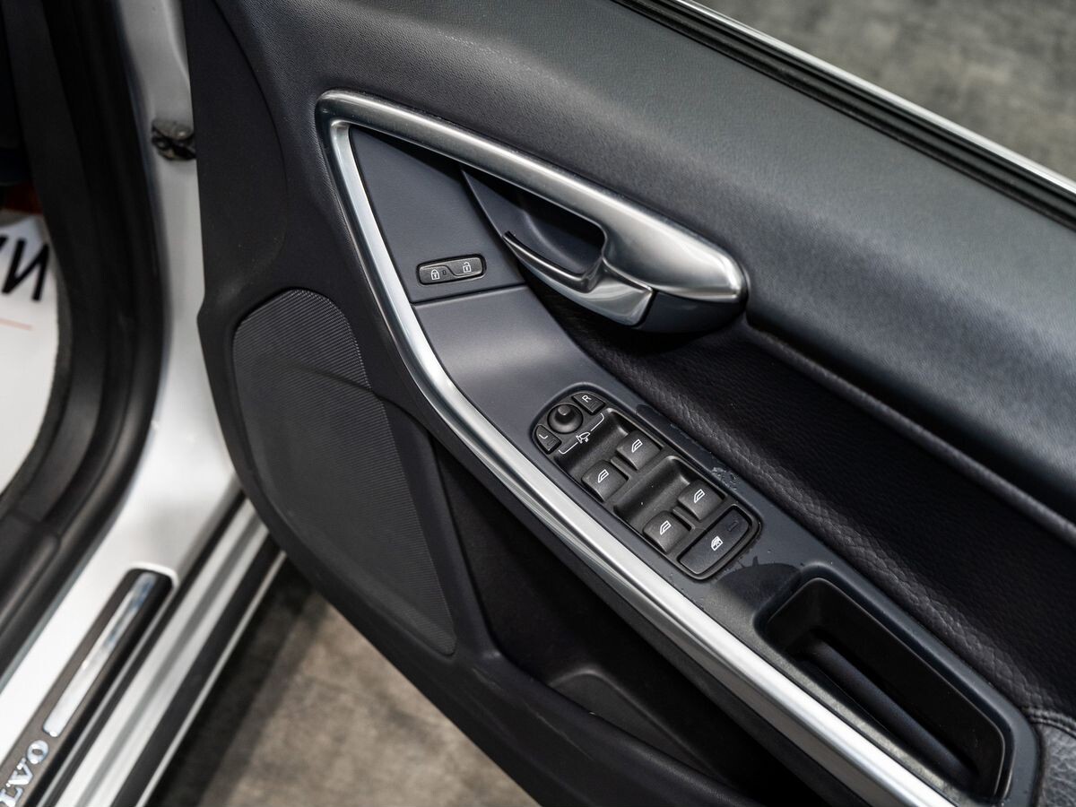 Volvo V60 2011 - фото автомобиля