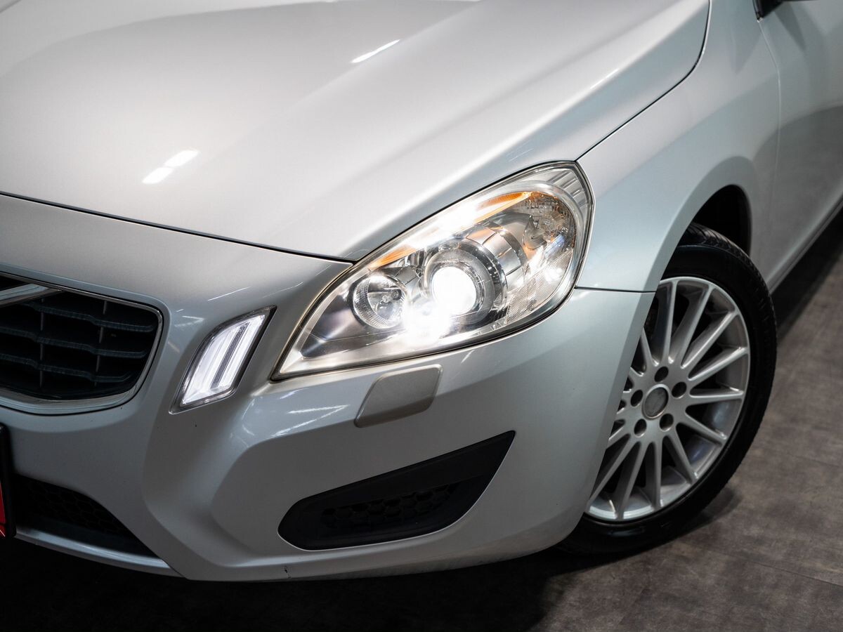 Volvo V60 2011 - фото автомобиля