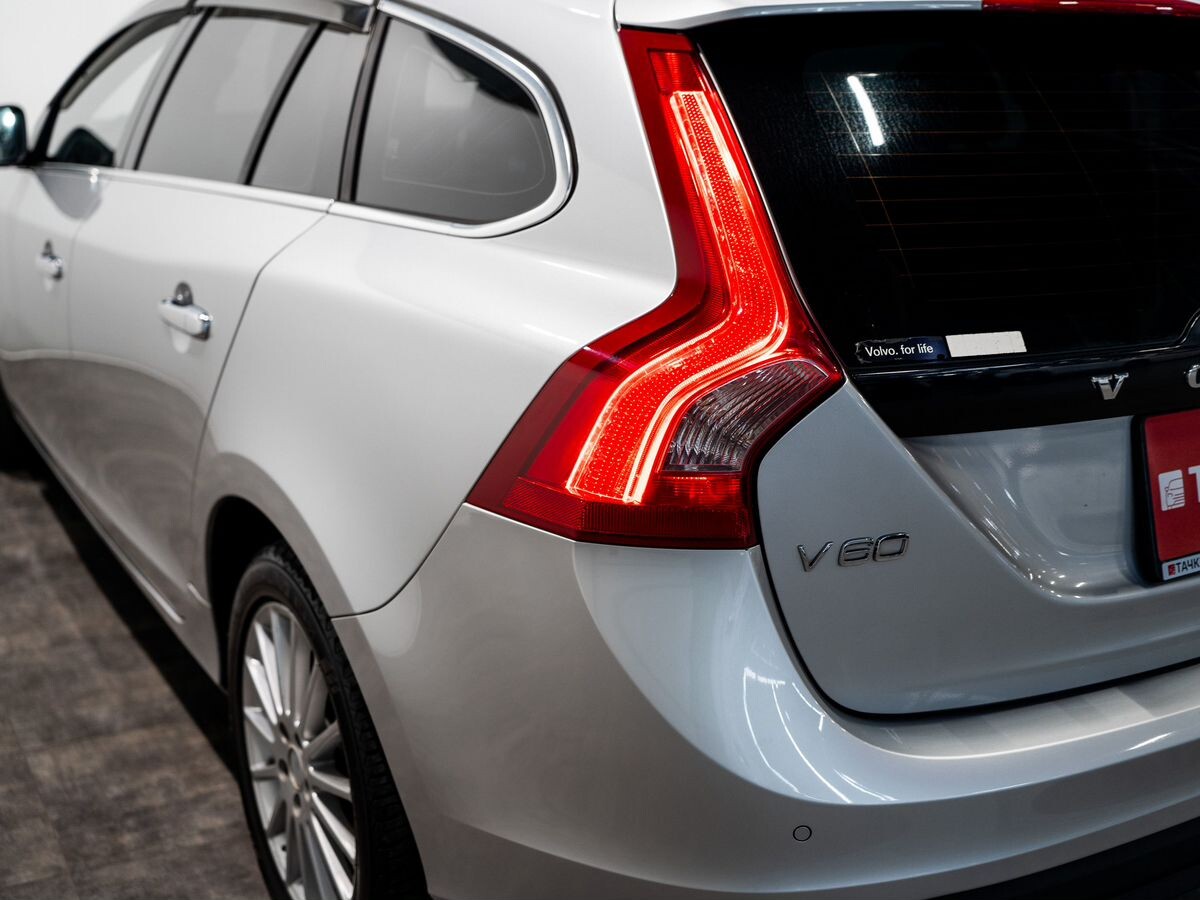 Volvo V60 2011 - фото автомобиля