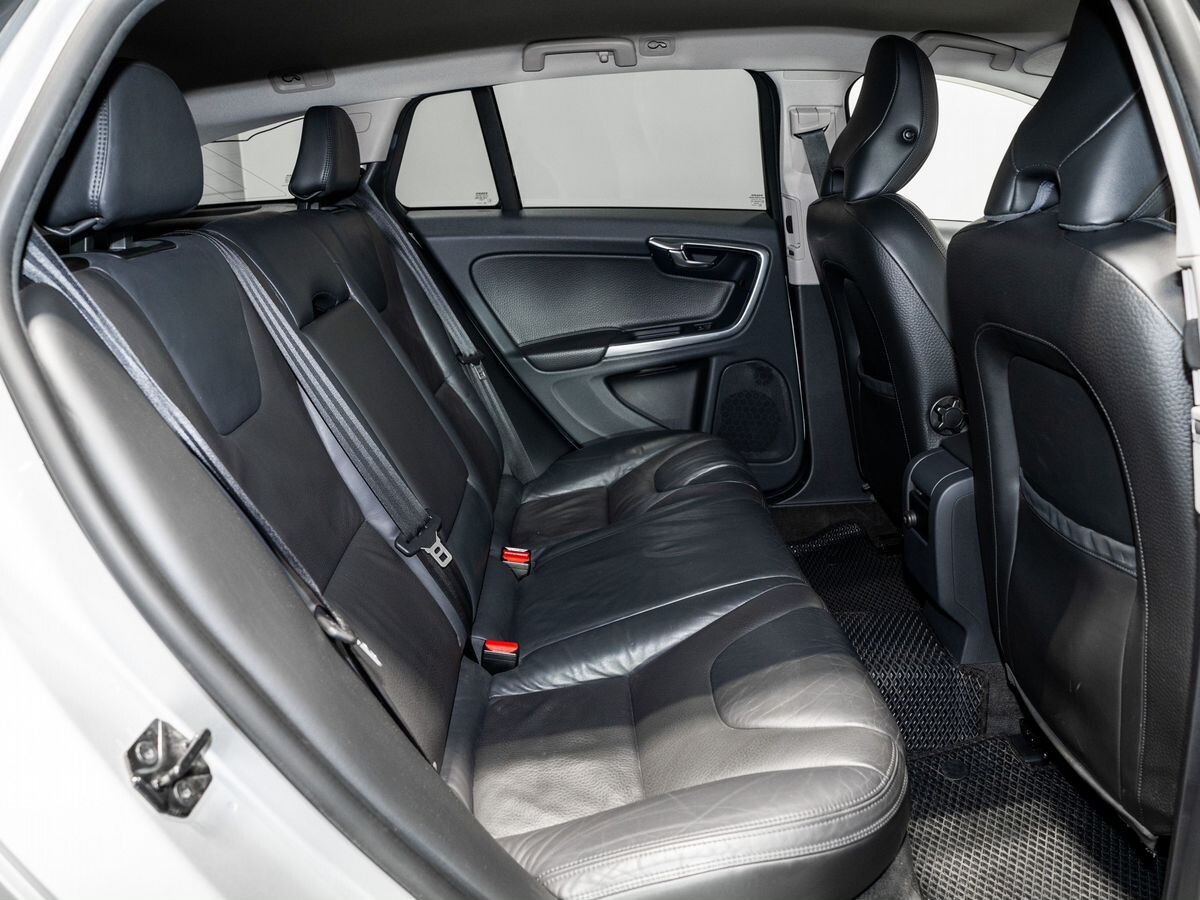 Volvo V60 2011 - фото автомобиля
