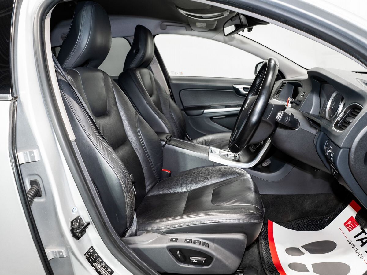 Volvo V60 2011 - фото автомобиля