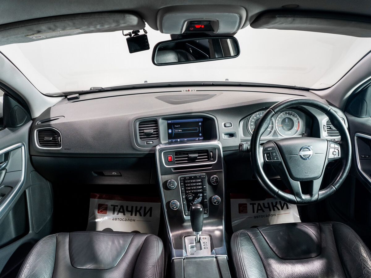 Volvo V60 2011 - фото автомобиля