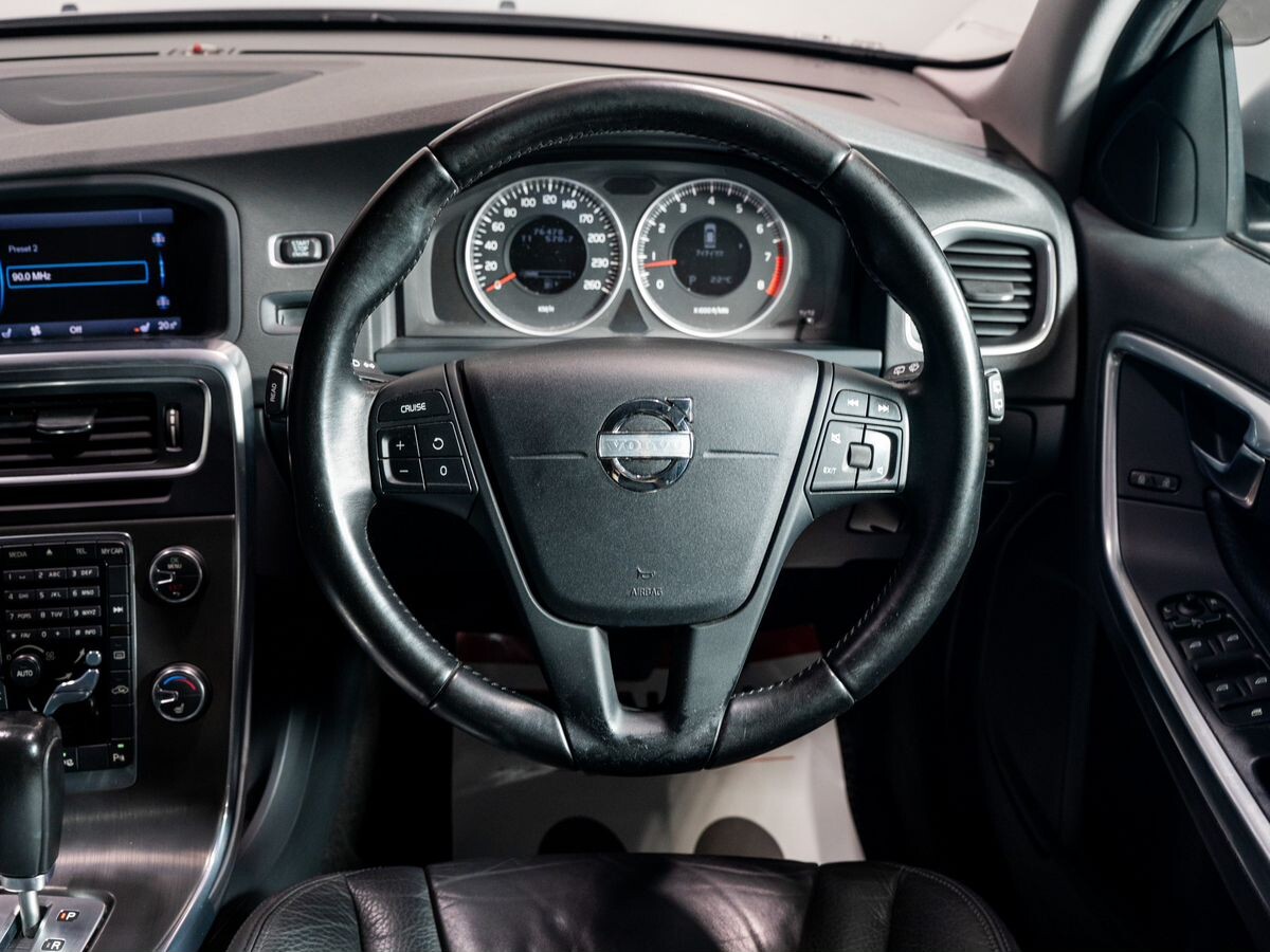 Volvo V60 2011 - фото автомобиля