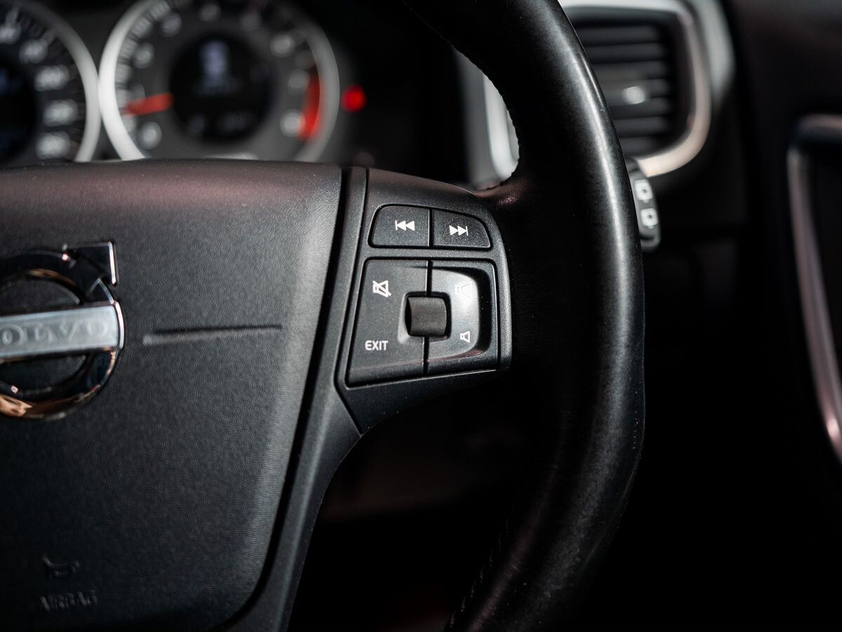 Volvo V60 2011 - фото автомобиля