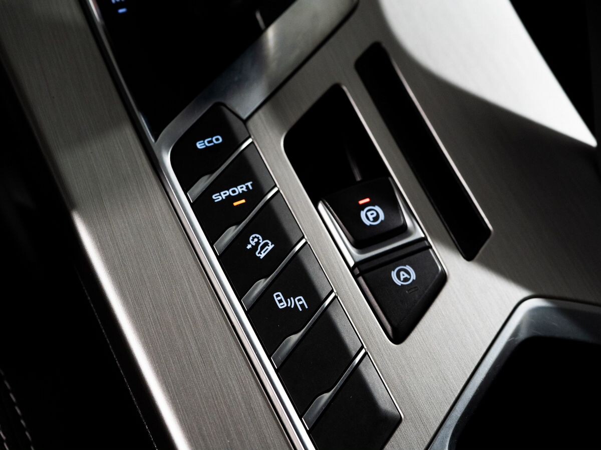 Geely Coolray 2021 - фото автомобиля