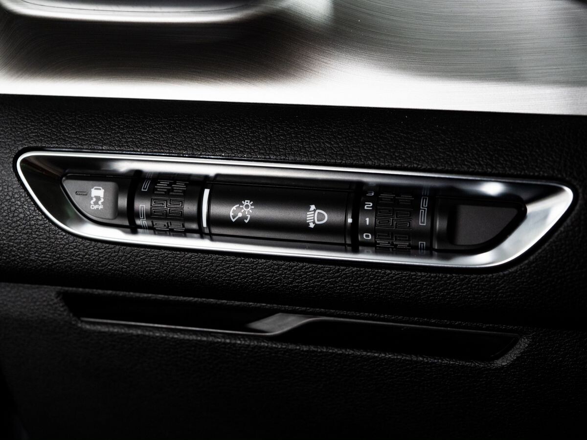 Geely Coolray 2021 - фото автомобиля