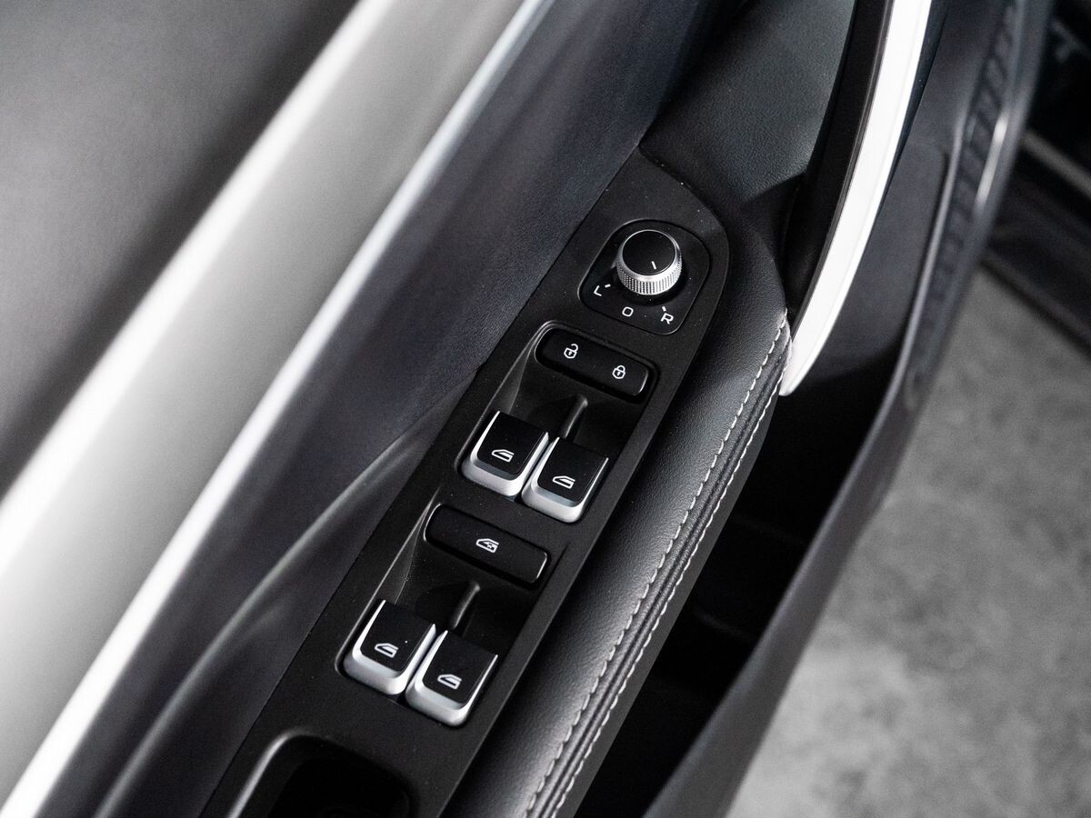 Geely Coolray 2021 - фото автомобиля
