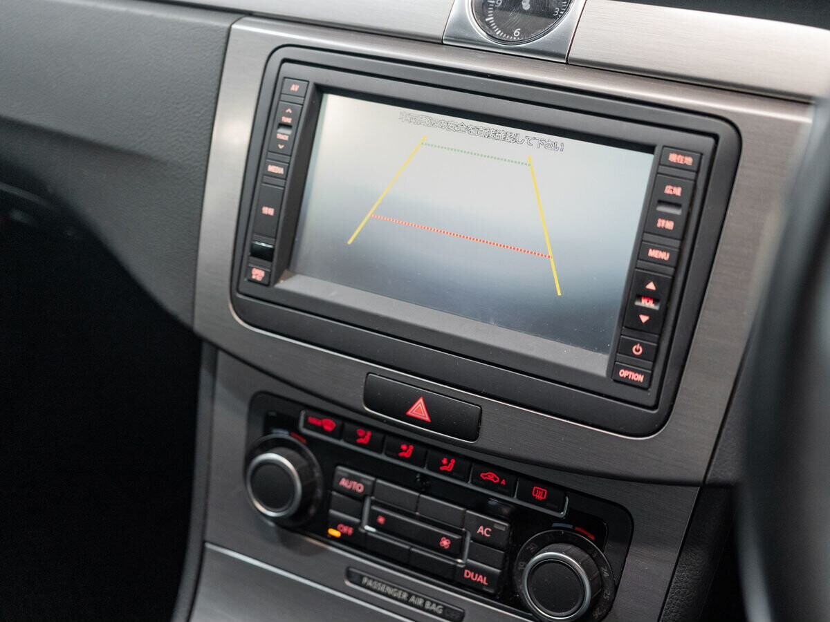 Volkswagen Passat 2011 - фото автомобиля