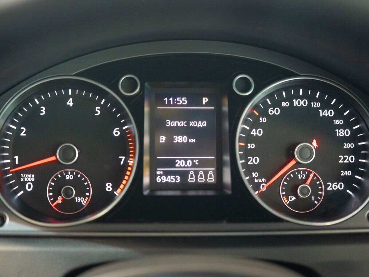 Volkswagen Passat 2011 - фото автомобиля