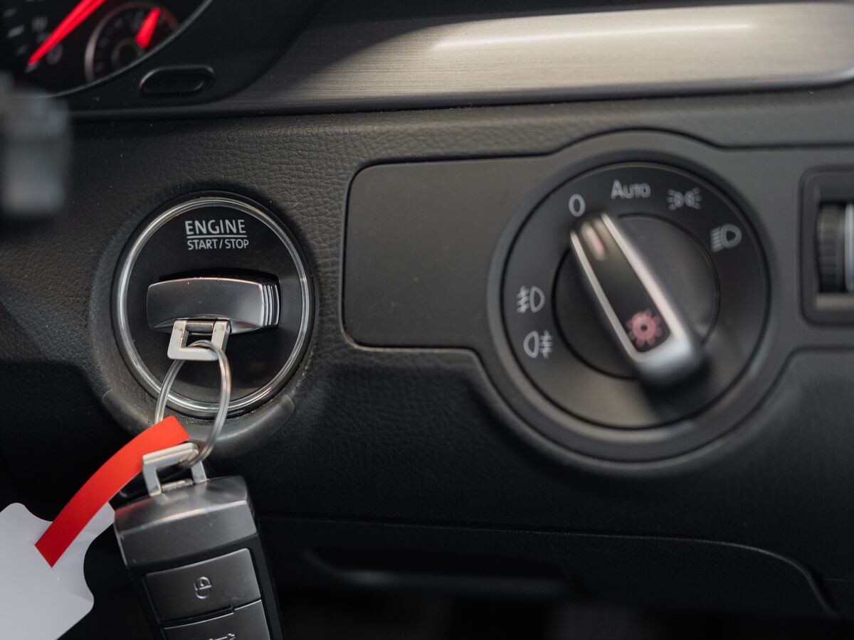 Volkswagen Passat 2011 - фото автомобиля