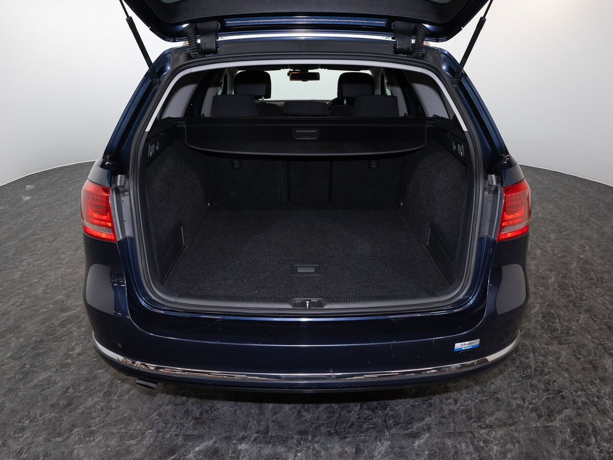 Volkswagen Passat 2011 - фото автомобиля